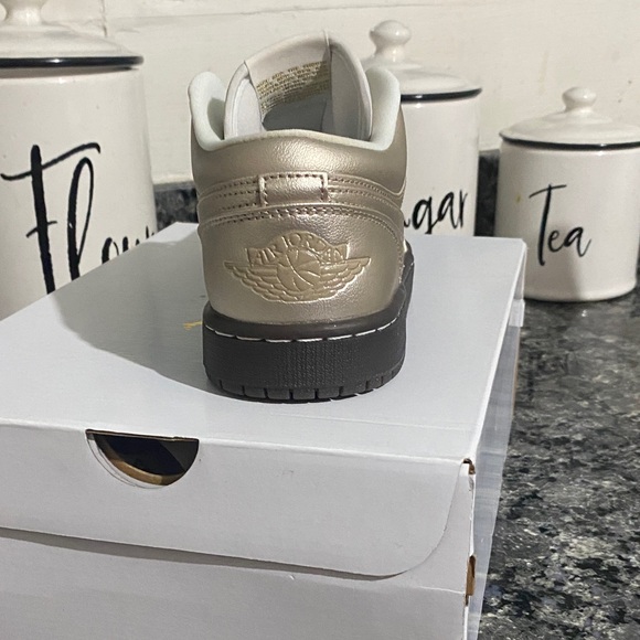 Nike Gold and White Sneakers - Picture 4 of 7